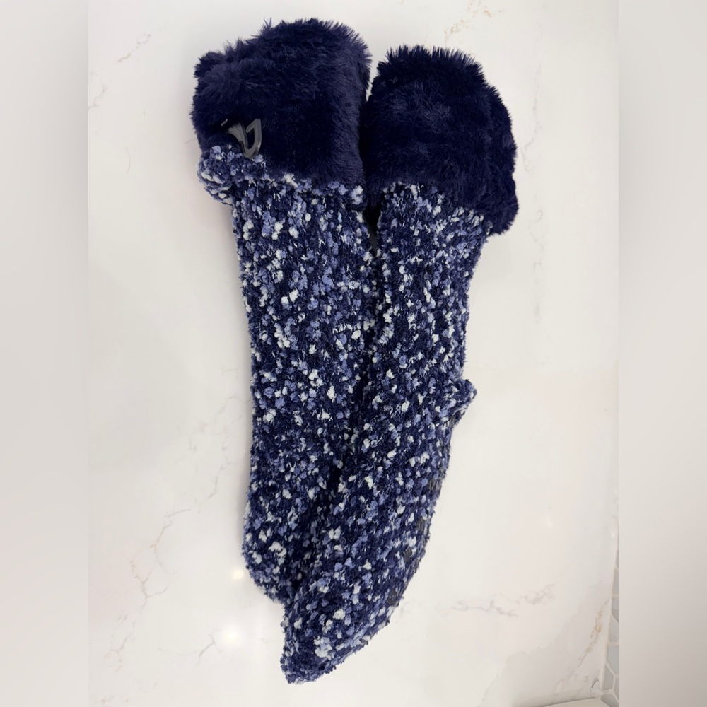 Jane and Bleecker Blue and White Plush Fuzzy Socks NWOT